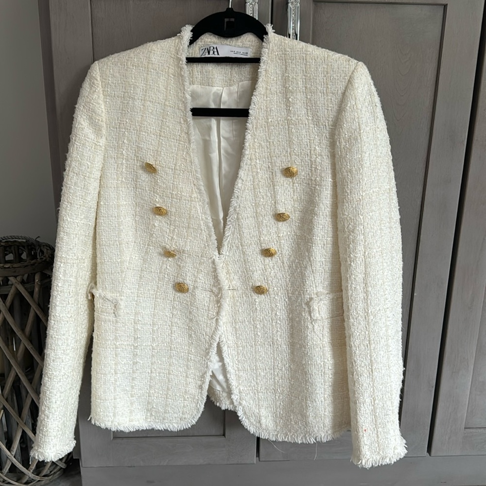 Zara tweed cream blazer with gold buttons NWOT
